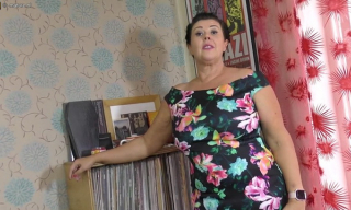 Chubby British housewife Katie Coquard playing with her pussy