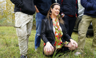 British milf Eva Jayne makes dirty selfies in nylons & boots before outdoor 4sum