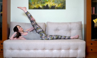 Flexible brunette Torpe Baba aka Sweet Butterfly srips her leggins for all-nude gymnastics